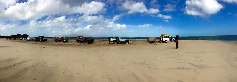 Driving convoy, Fraser Island